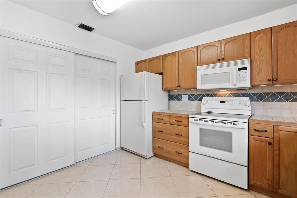 VILLAGES OF WOODLAKE 1 - Residential