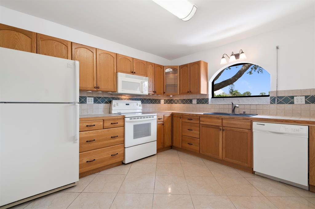 VILLAGES OF WOODLAKE 1 - Residential