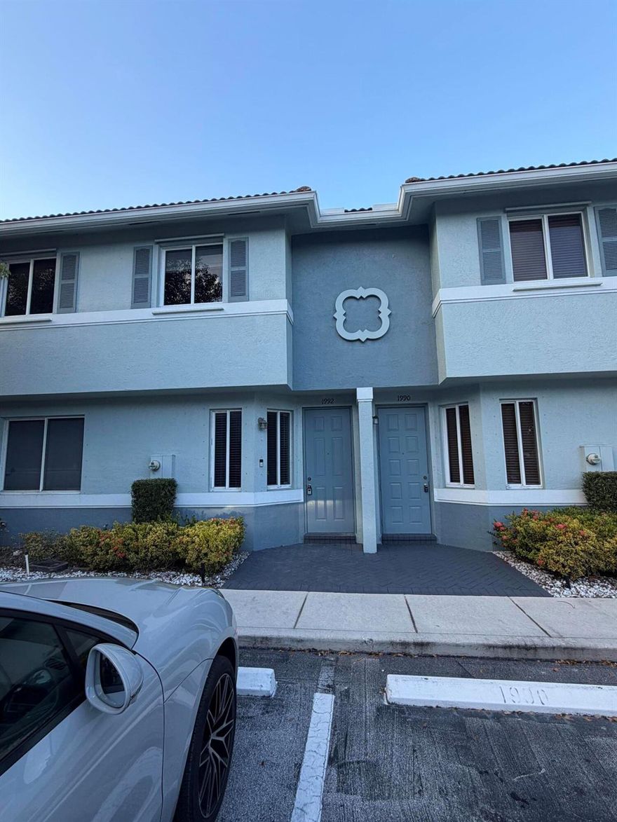 Well-kept Spacious and updated 2 bedroom, 2.5-bath townhome in the desirable gated community of Sonoma Bay. This home features an open-concept kitchen, a bright and welcoming main living area, and a primary suite with a walk-in closet, dual sinks, soaking tub, and separate shower.  Relax with serene lake views and take advantage of the community's resort-style amenities, including a swimming pool, hot tub, fitness center, clubhouse, tennis and basketball courts, playground, and 24/7 gated security.