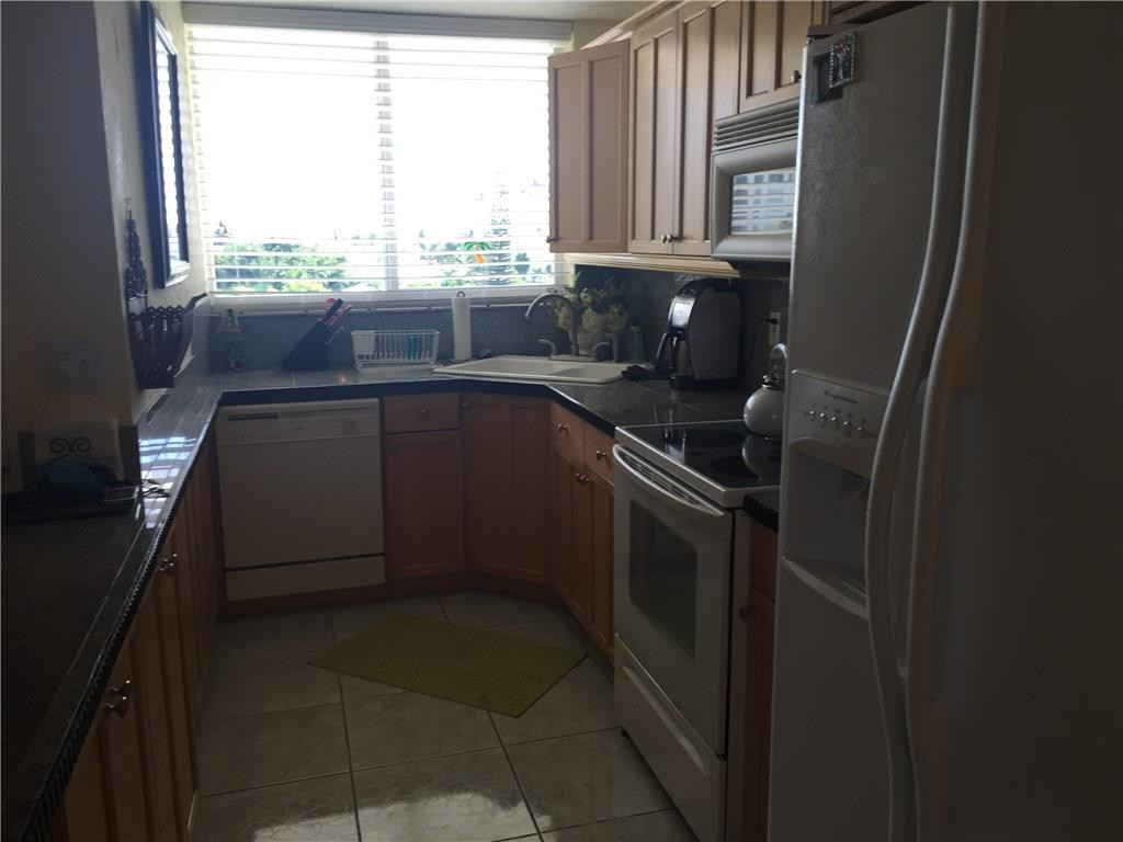 BRITANNIA CONDO - Residential Lease