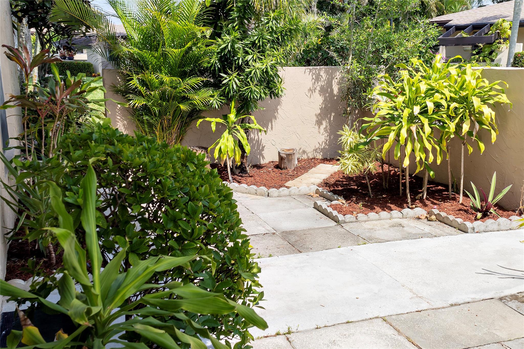 PALM GREENS - Residential