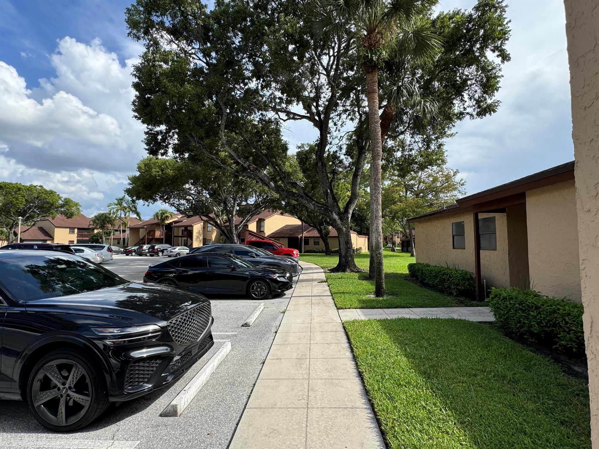 2502 Lakeview Circle