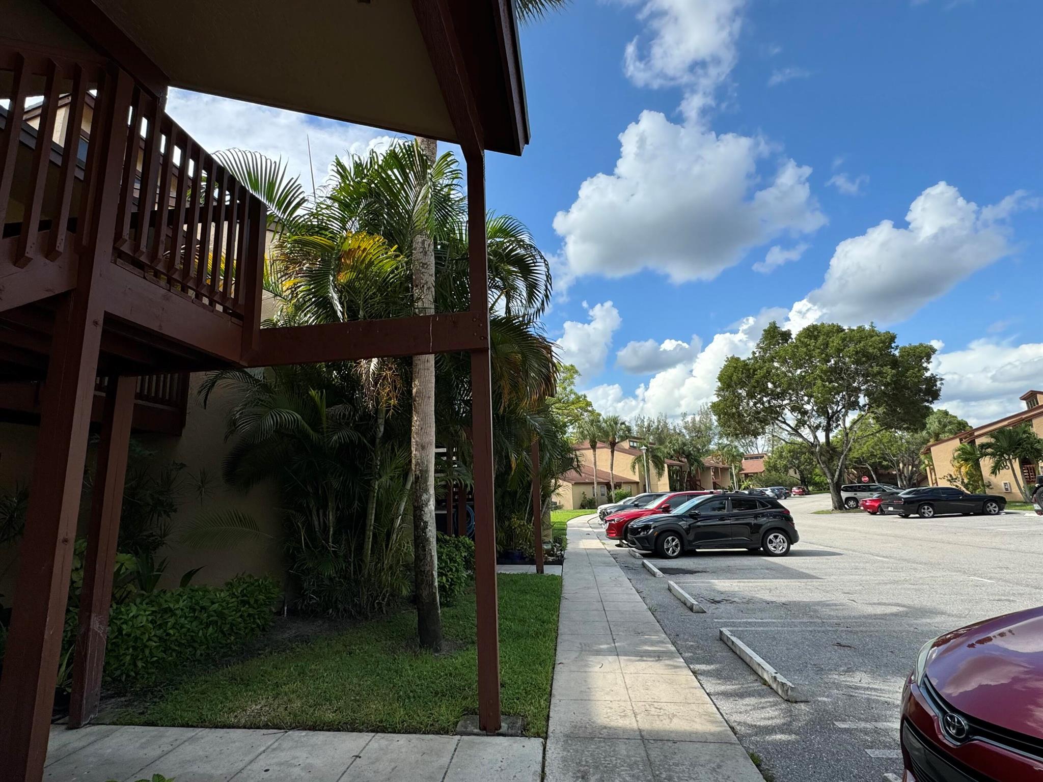 2502 Lakeview Circle