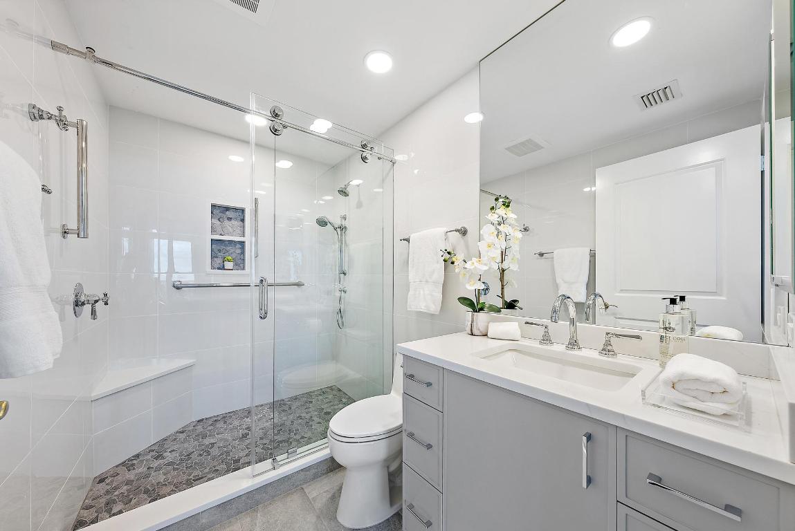 COMMODORE-ANCHORAGE AT JUPITER YACHT CLUB CONDOMIN - Residential