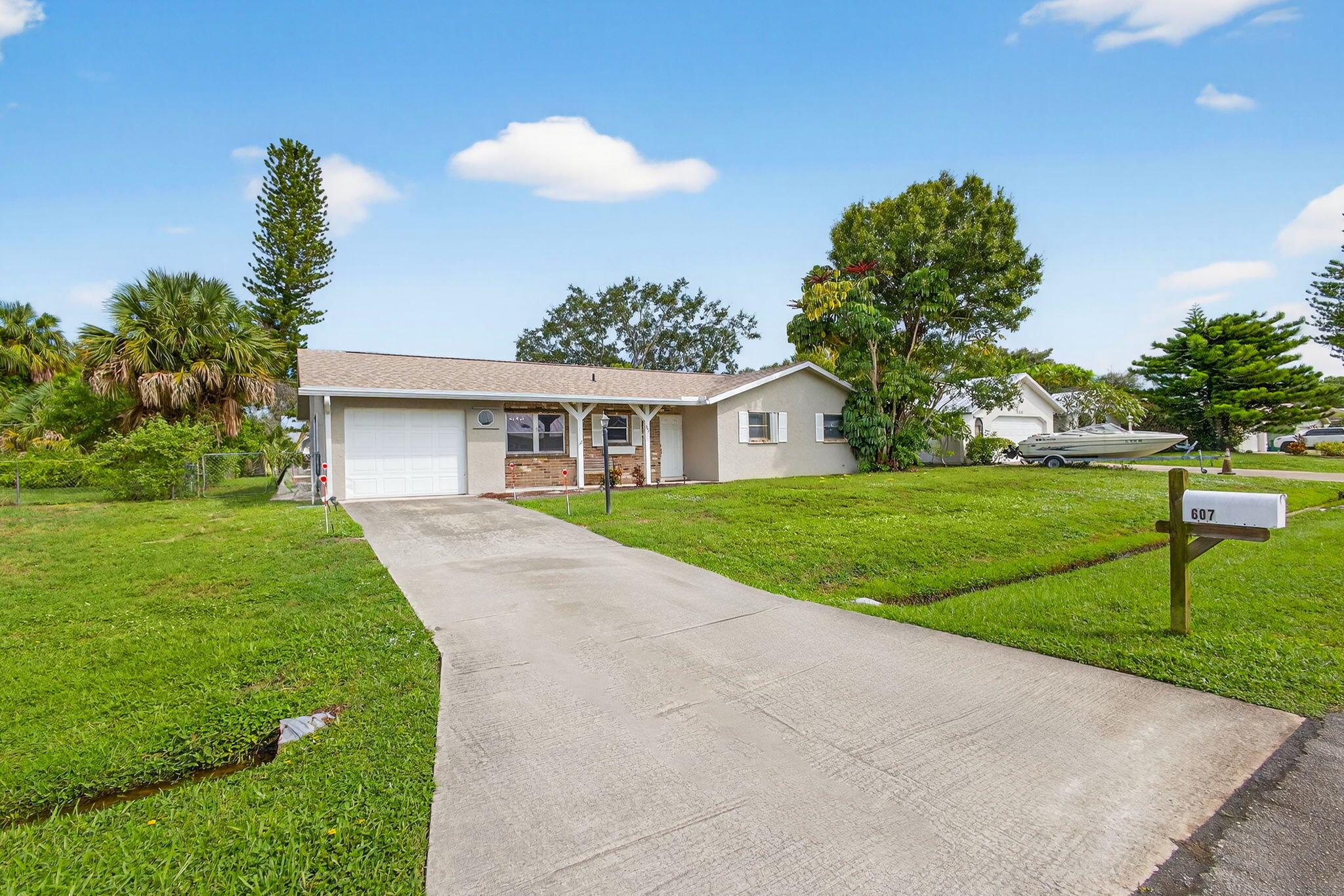 View photos, virtual tours, details... 607 SE Forgal Street SE