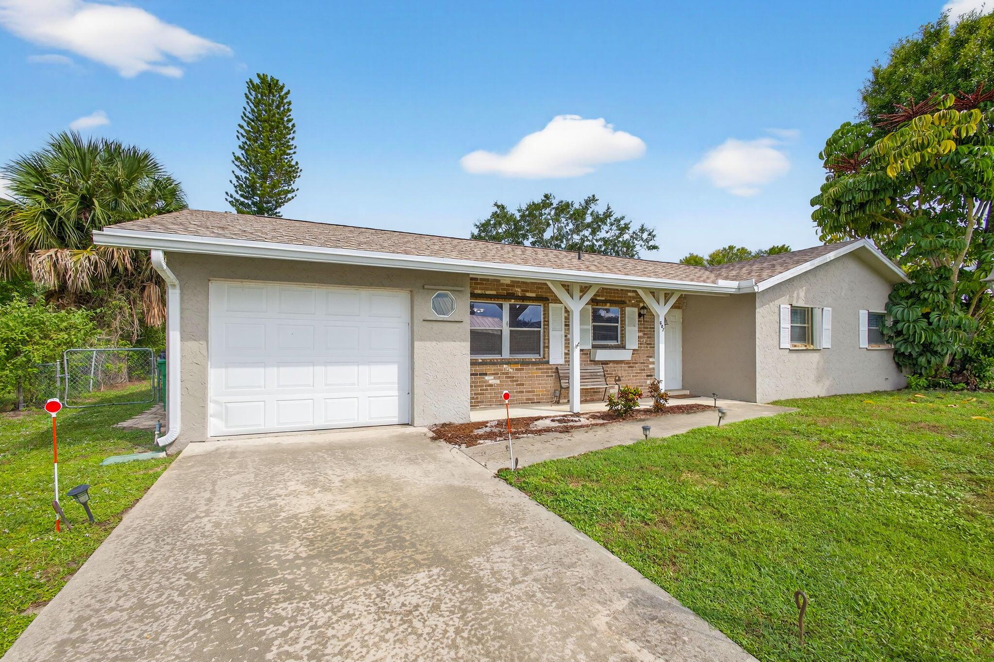 View photos, virtual tours, details... 607 SE Forgal Street SE