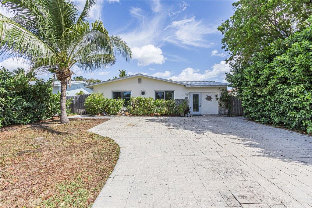 Photo of 411 SW 1st Street, Boca Raton, FL 33432 (MLS # B26019179)