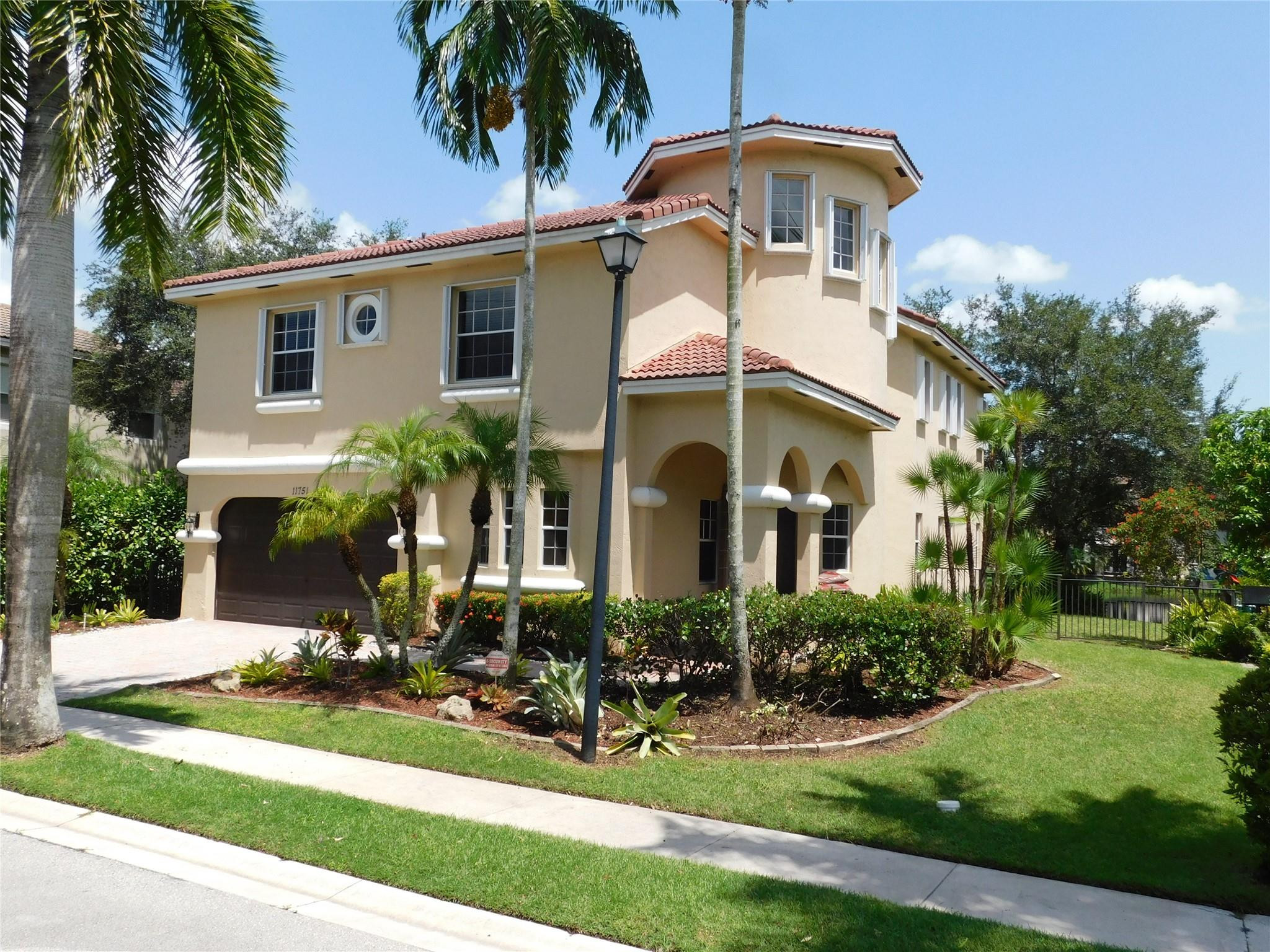 ST JAMES PLAT - Residential Lease