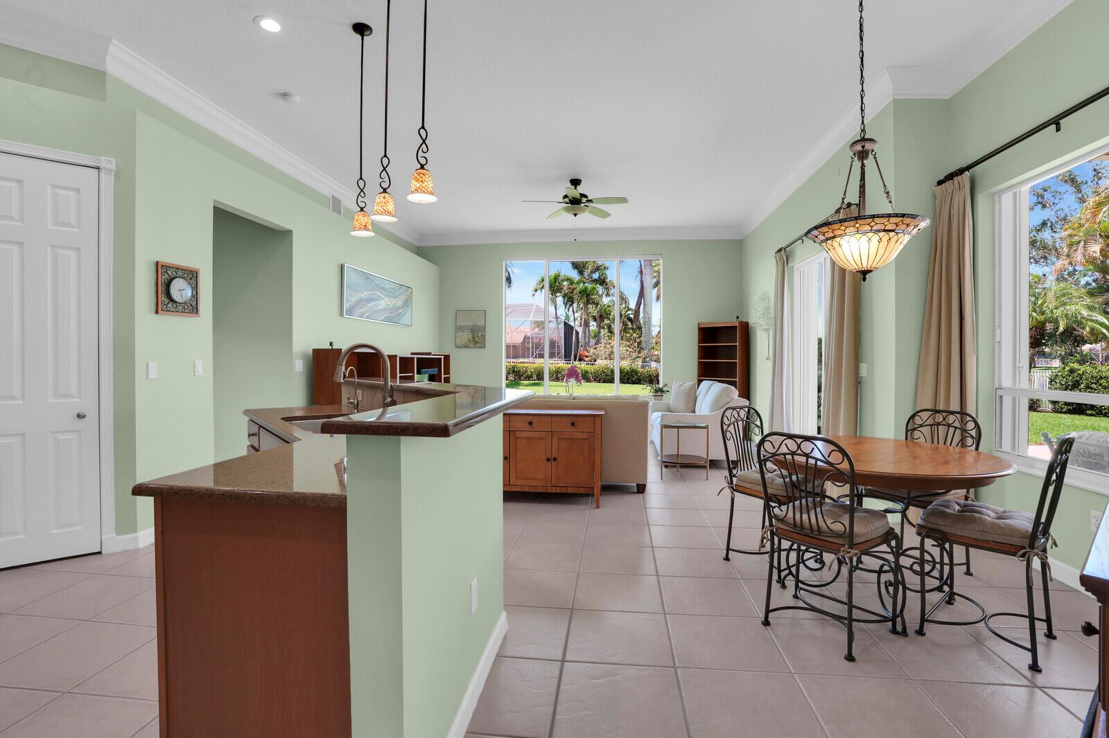 819 SW Bromelia Terrace