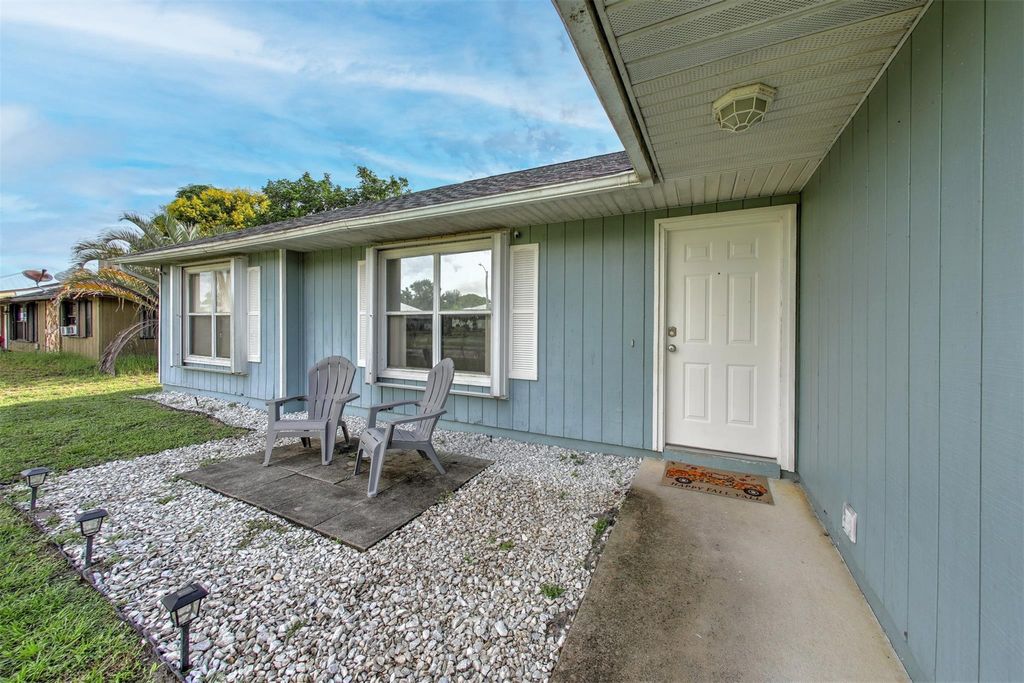 Photo of 2046 15th ave sw, Vero Beach, FL 32962 (MLS # F10527948)