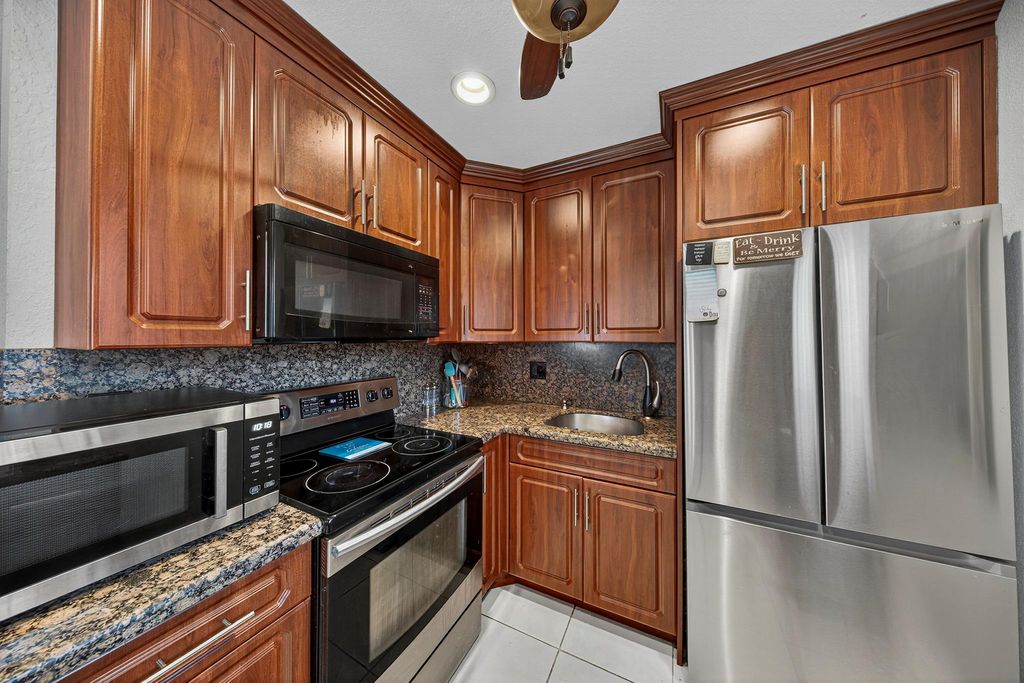 Photo of 944 Normandy Trail #T, Delray Beach, FL 33484 (MLS # R11115033)