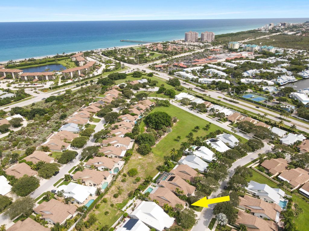 Photo of 127 Dunes Edge Rd, Jupiter, FL 33477 (MLS # R10915716)