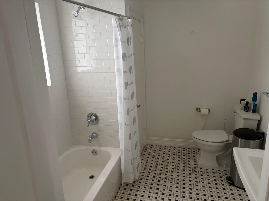 LAUDERDALE - Residential Lease