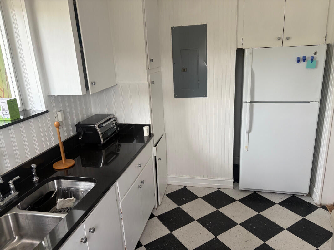 LAUDERDALE - Residential Lease