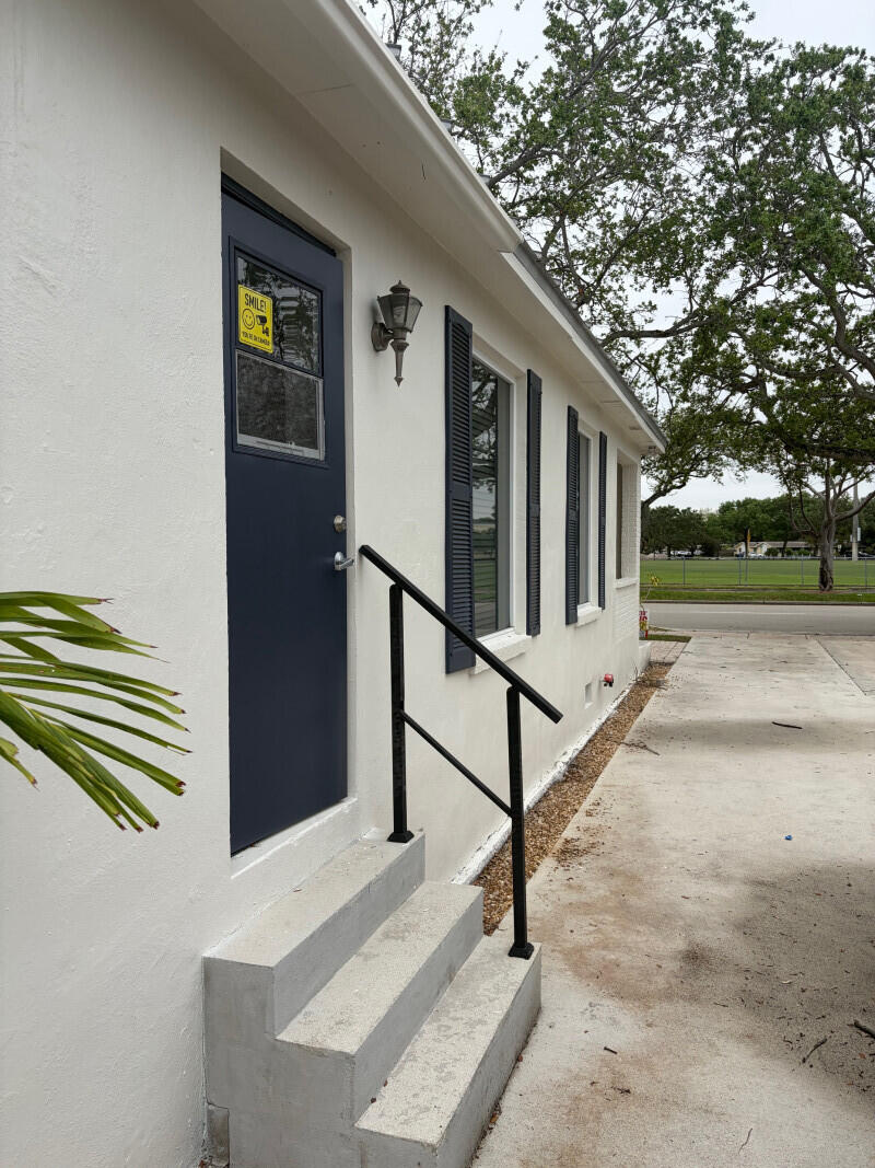 LAUDERDALE - Residential Lease