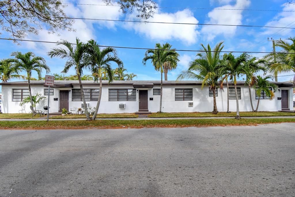 Photo of 1116 S 17th Avenue S, Hollywood, FL 33020 (MLS # B26037794)