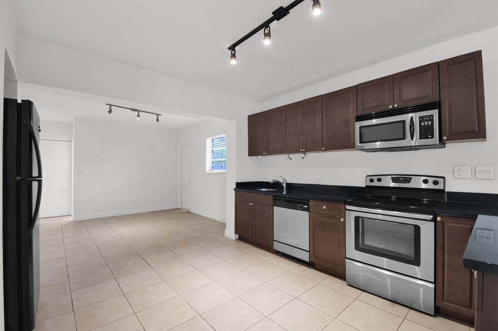 Photo of 1116 S 17th Avenue S, Hollywood, FL 33020 (MLS # B26037794)