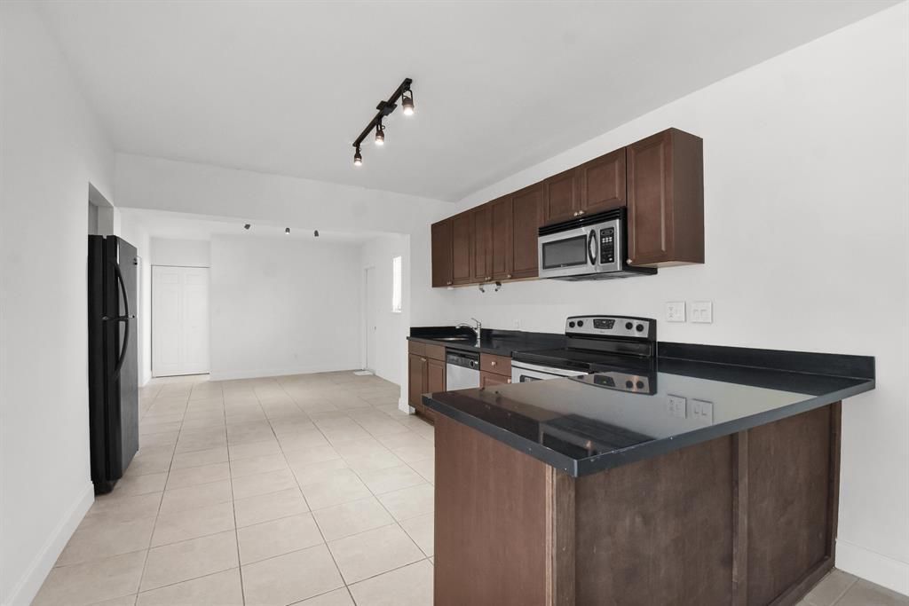 Photo of 1116 S 17th Avenue S, Hollywood, FL 33020 (MLS # B26037794)