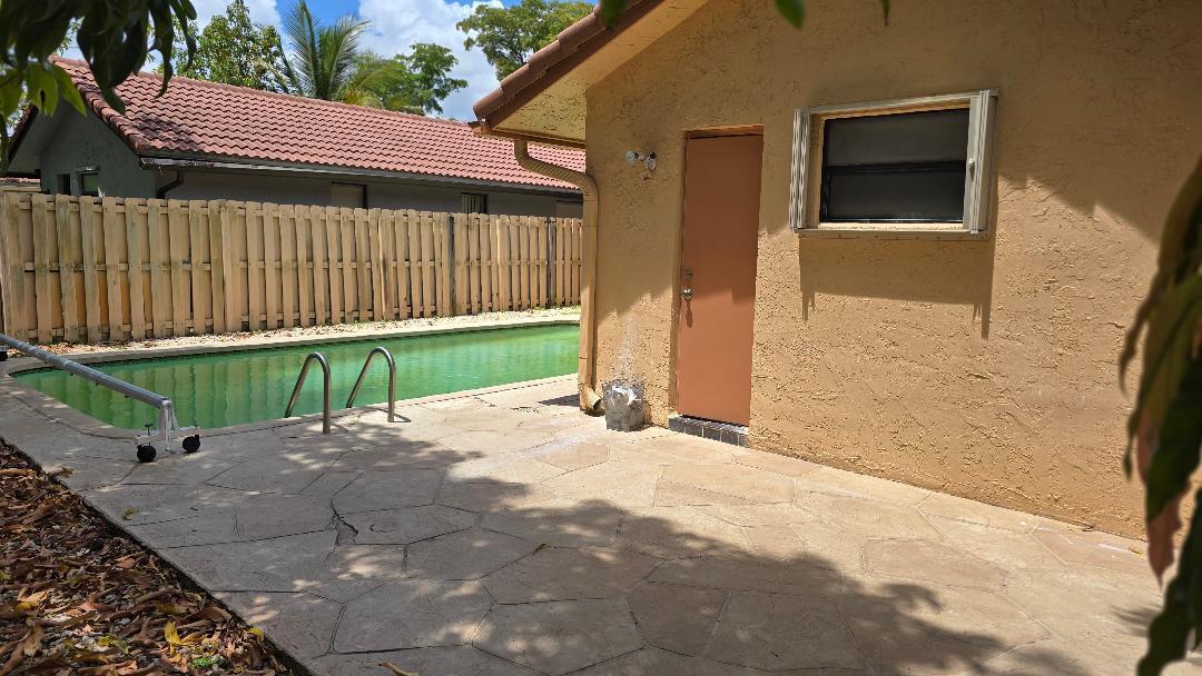 CORAL SPRINGS UNIVERSITY DRIVE - Residential