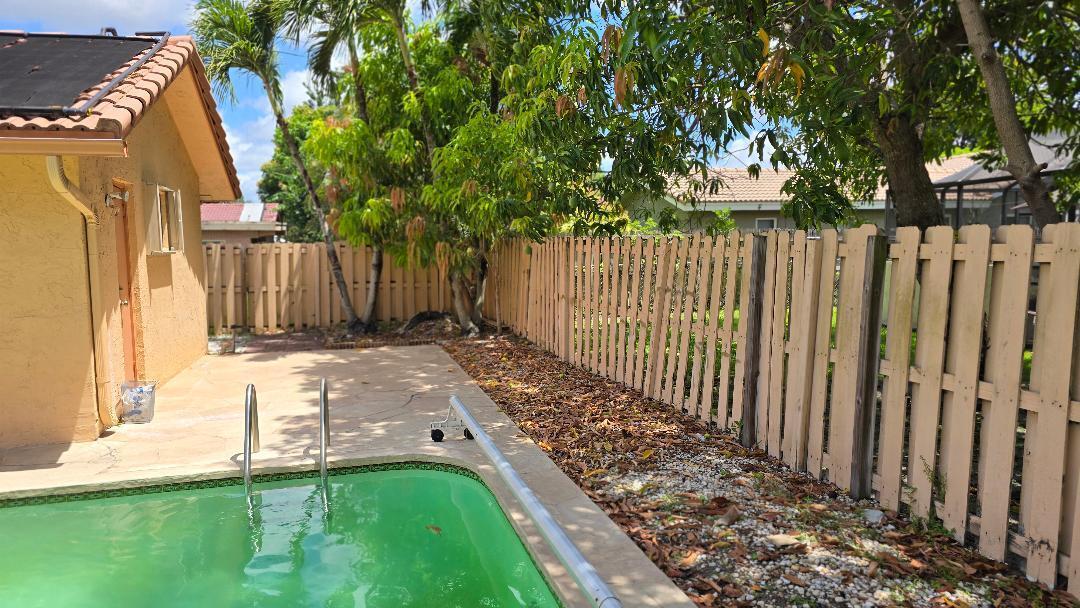 CORAL SPRINGS UNIVERSITY DRIVE - Residential