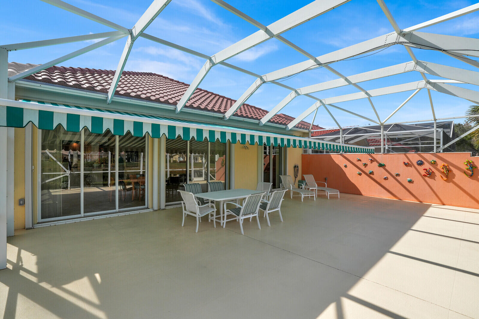 THE RETREAT - Residential