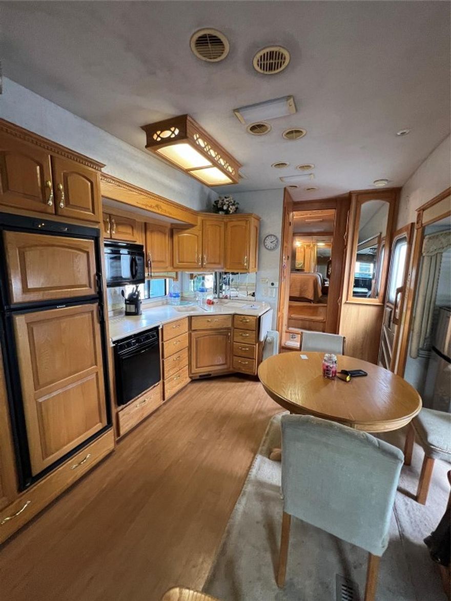 ~Ancient Oaks~ 55+ Community. 2003 Teton RV 5th wheel/ 3 slides- Furnished. 6 new tires. Solid oak cabinets. New pavers on both sides of the lot. Shed w/electric. Bring the boat and lets go fishing!