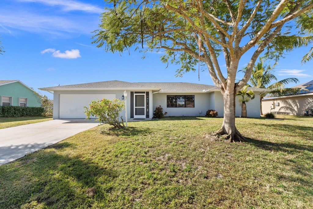 Photo of 674 NW Kildare Street, Port Saint Lucie, FL 34983 (MLS # R11078776)