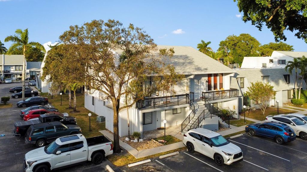Photo of 557 N University Drive #38, Plantation, FL 33324 (MLS # F10476718)