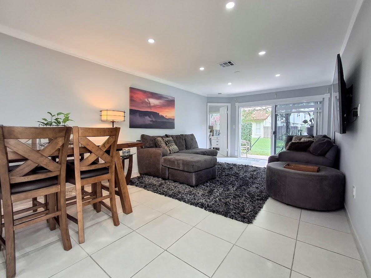 PEMBROKE POINTE - Residential