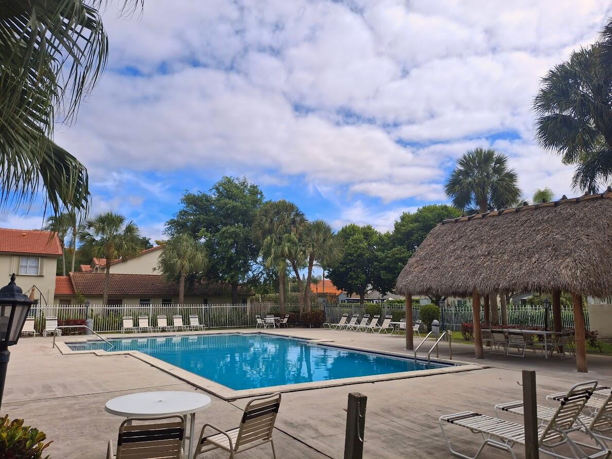 PEMBROKE POINTE - Residential