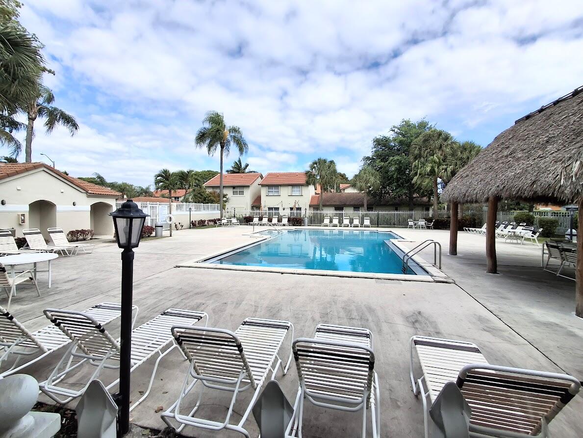 PEMBROKE POINTE - Residential