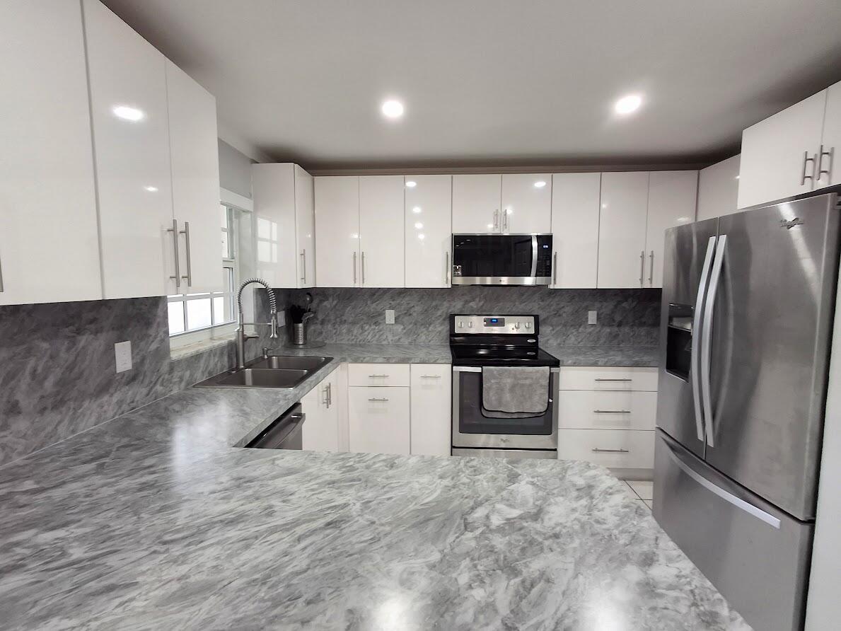 PEMBROKE POINTE - Residential