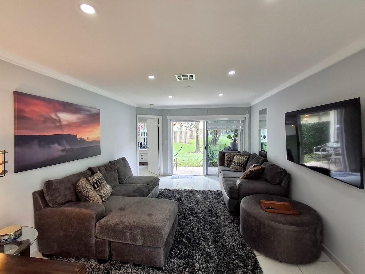 PEMBROKE POINTE - Residential