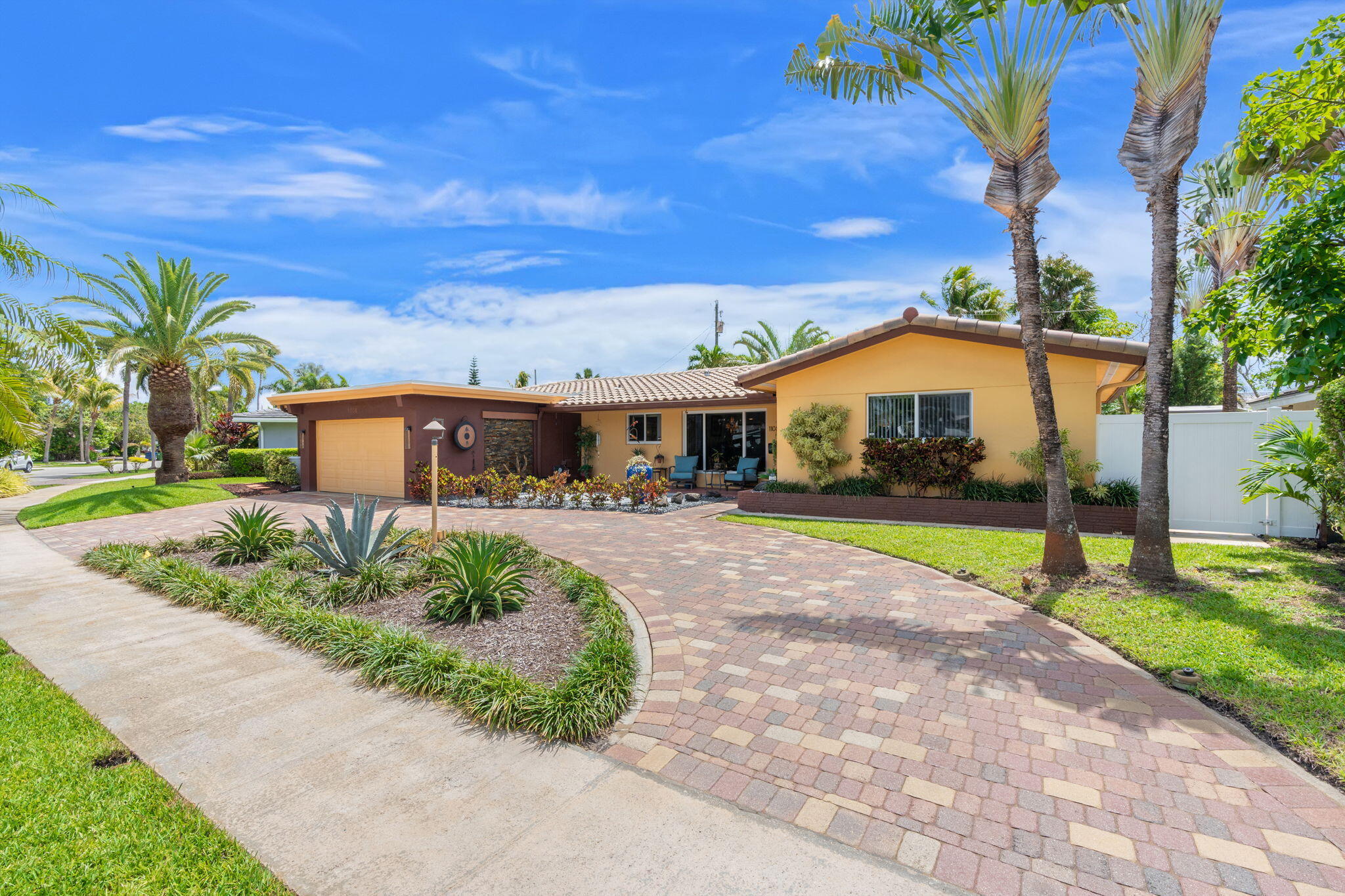 JENADA ISLE - Residential