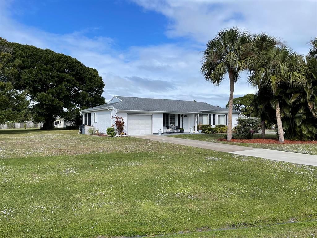 Photo of 1673 SE Lyngate Drive Dr, Port St Lucie, FL 34952 (MLS # R10758146)