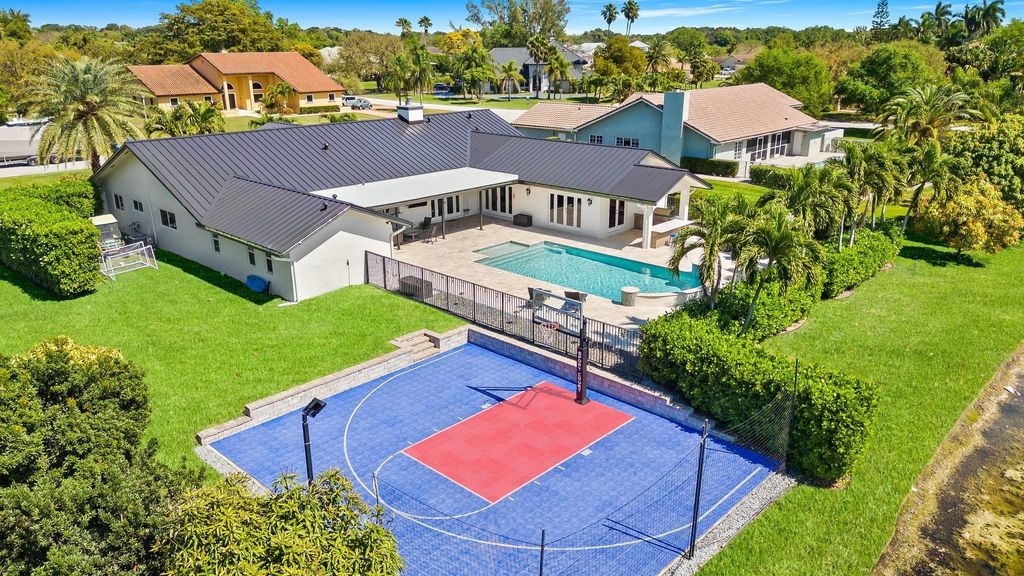 Photo of 11914 Green Oak Drive, Davie, FL 33330 (MLS # F10490373)