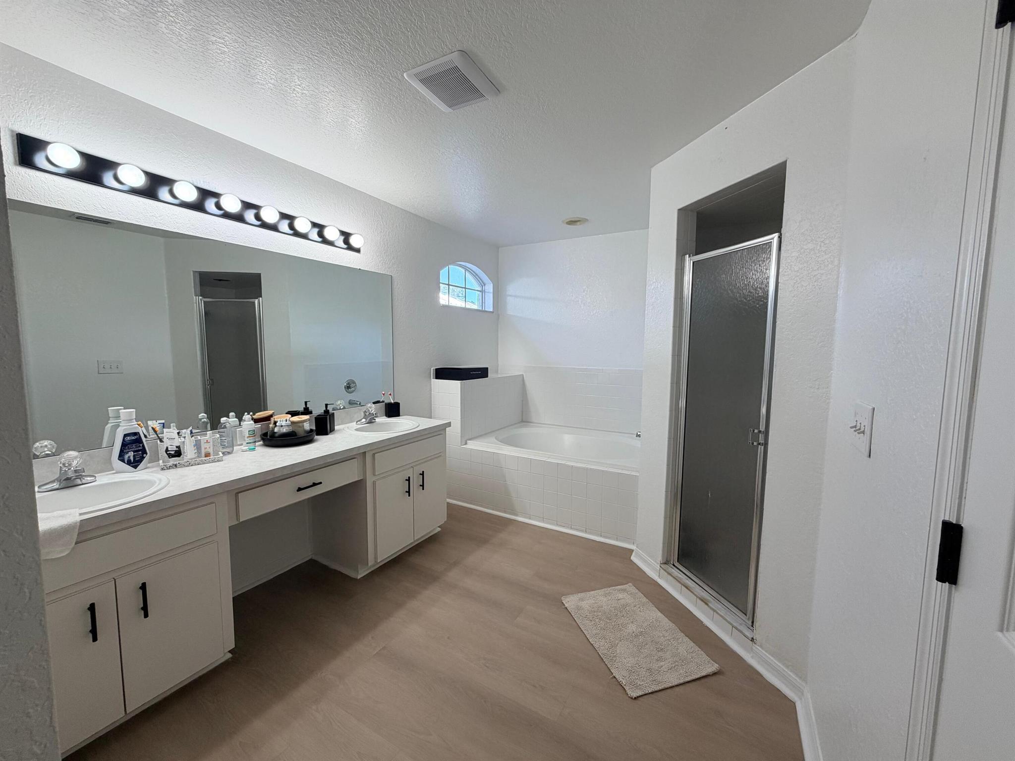 DEVONSHIRE MANOR - Residential