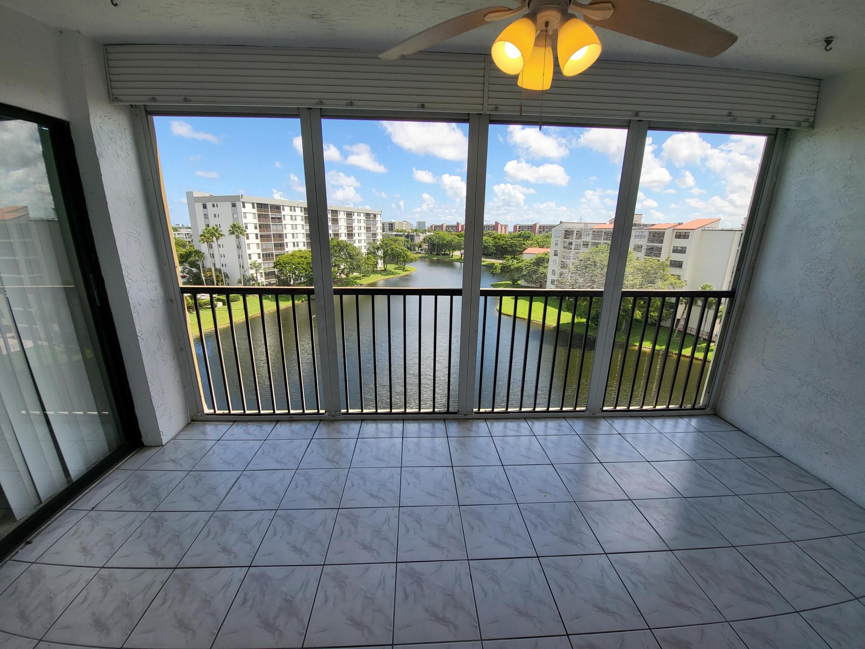 2232 N CYPRESS BEND Drive 707