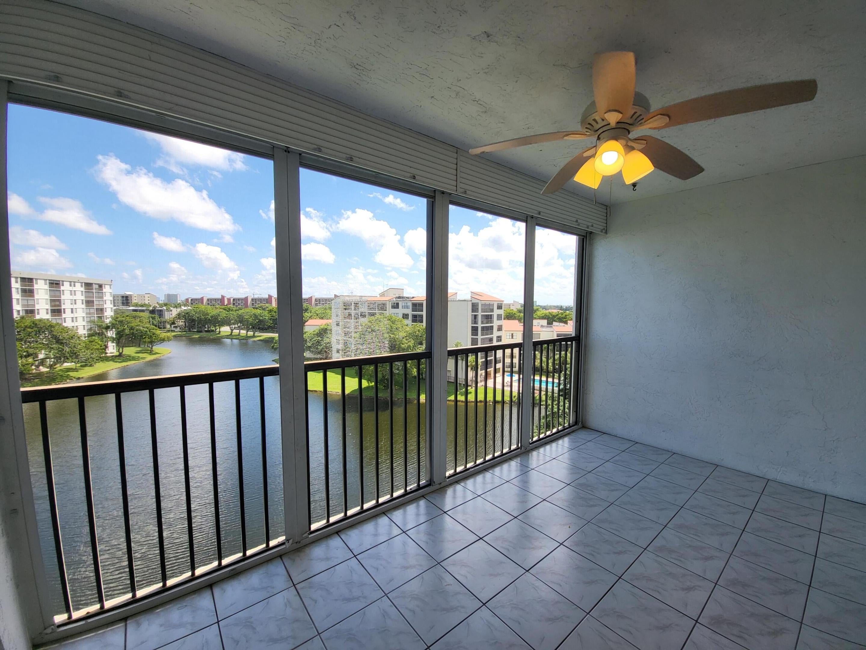 2232 N CYPRESS BEND Drive 707