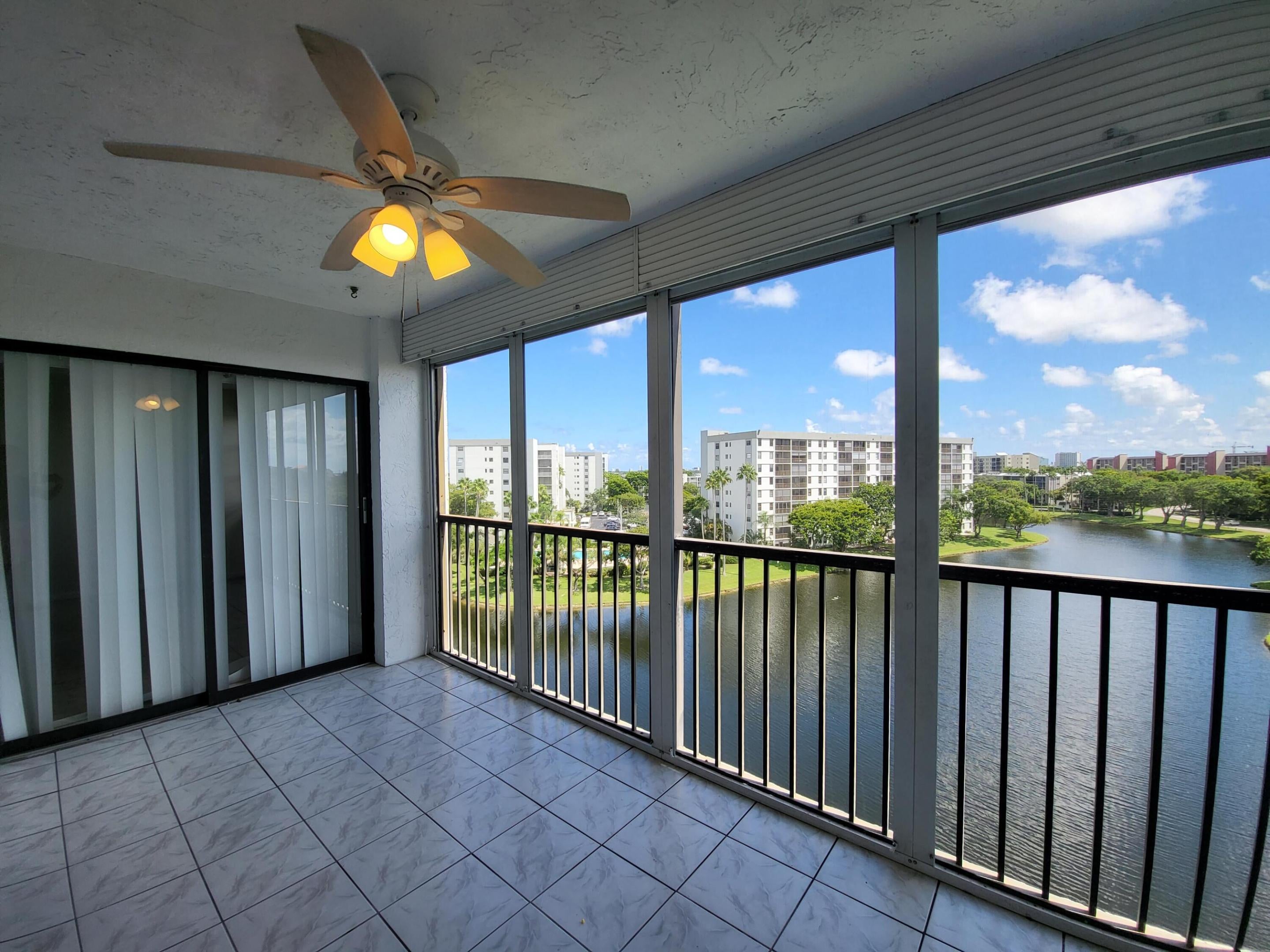 2232 N CYPRESS BEND Drive 707