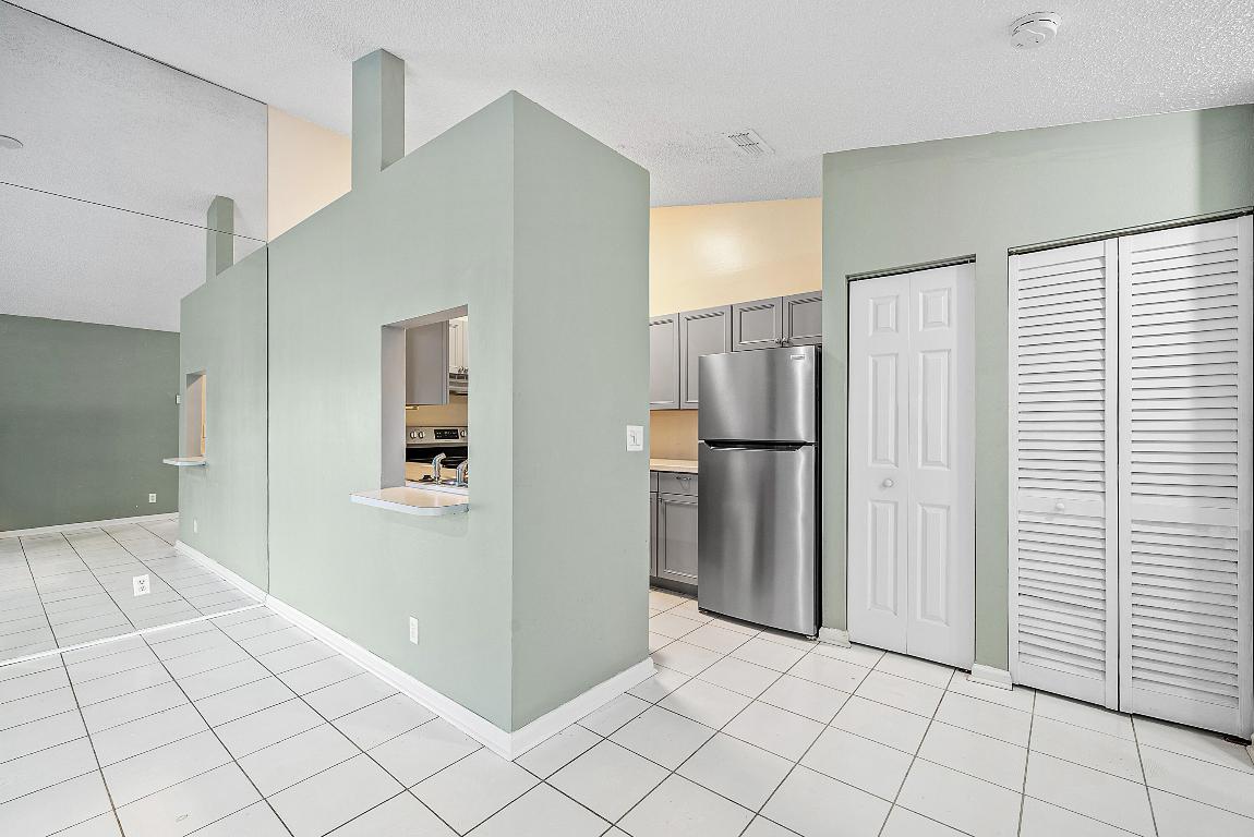 SUGAR POND MANOR OF WELLINGTON - Residential