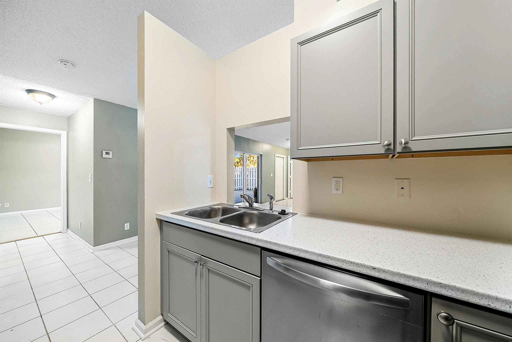 SUGAR POND MANOR OF WELLI - Residential