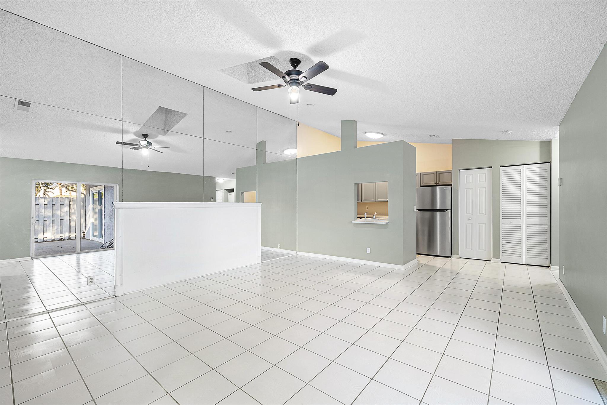 SUGAR POND MANOR OF WELLI - Residential