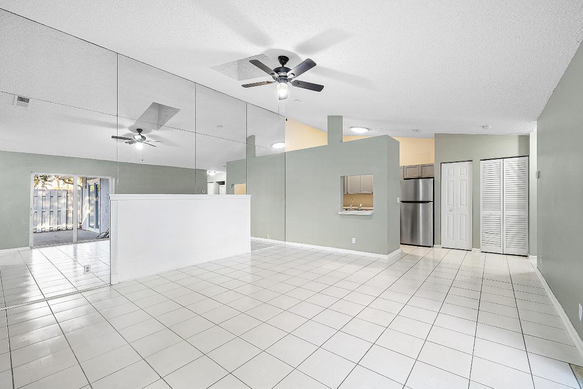 SUGAR POND MANOR OF WELLINGTON - Residential