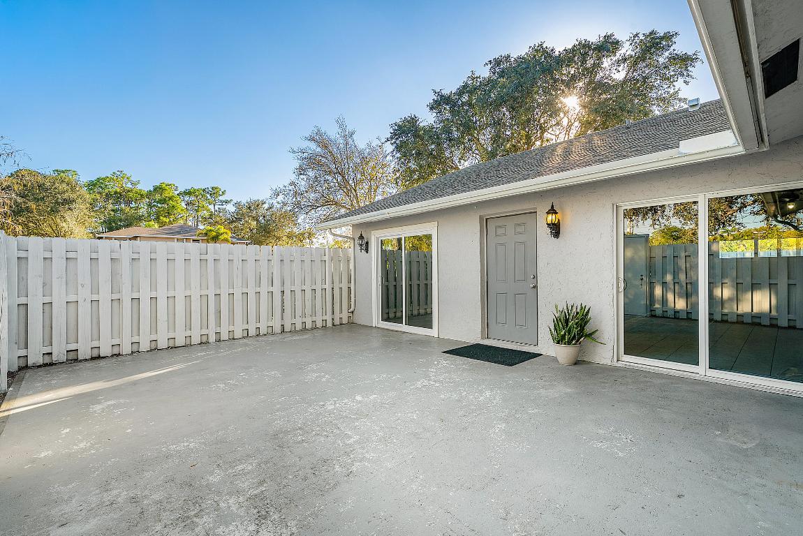 SUGAR POND MANOR OF WELLINGTON - Residential