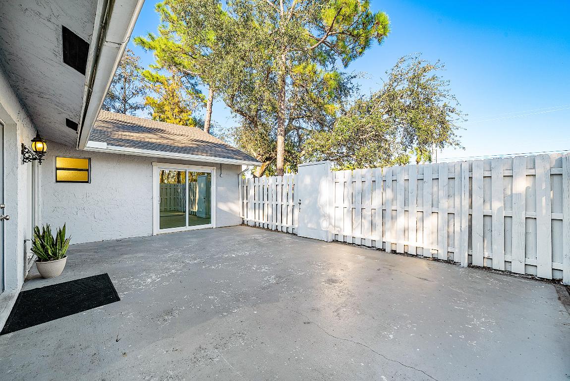 SUGAR POND MANOR OF WELLINGTON - Residential