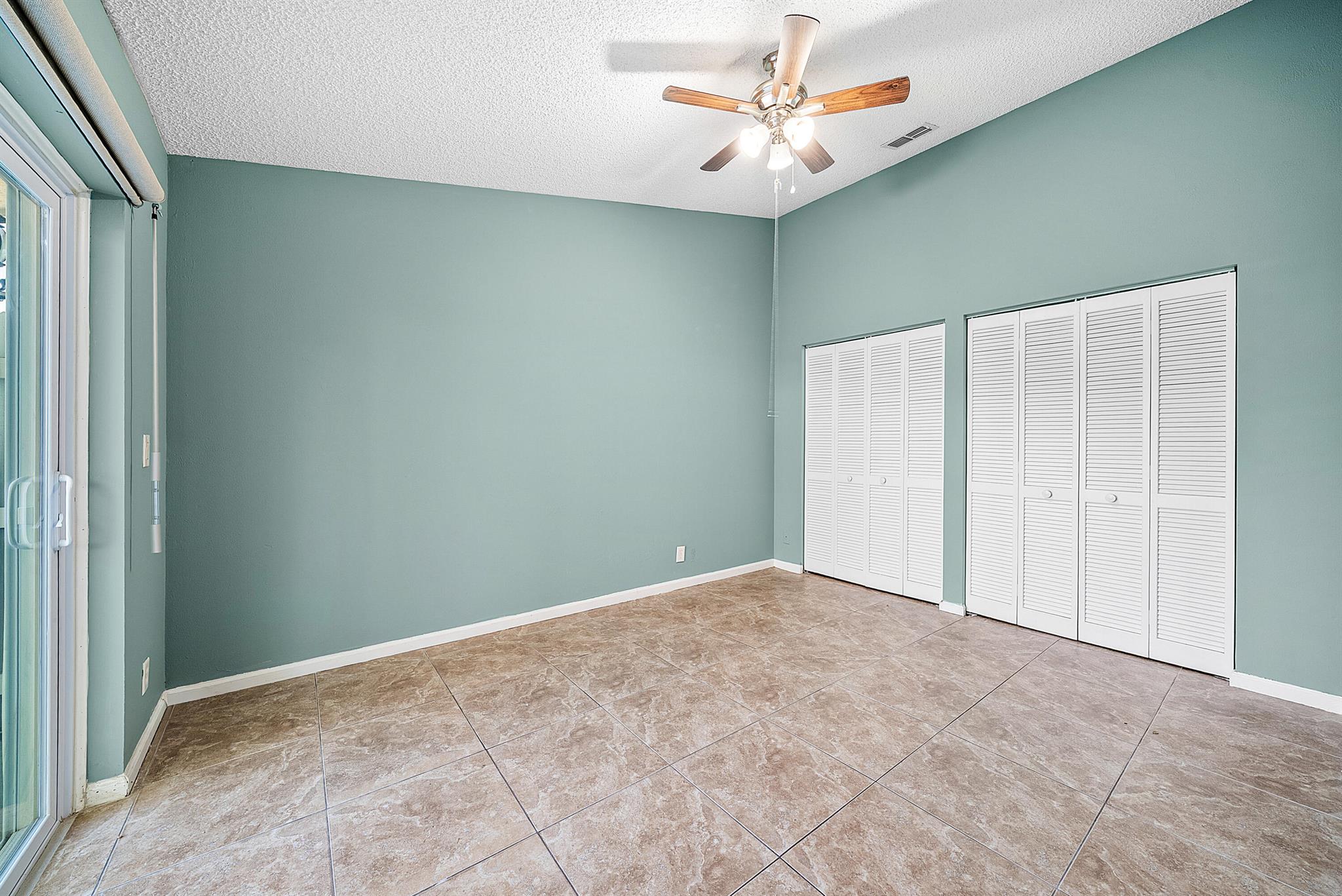 SUGAR POND MANOR OF WELLI - Residential