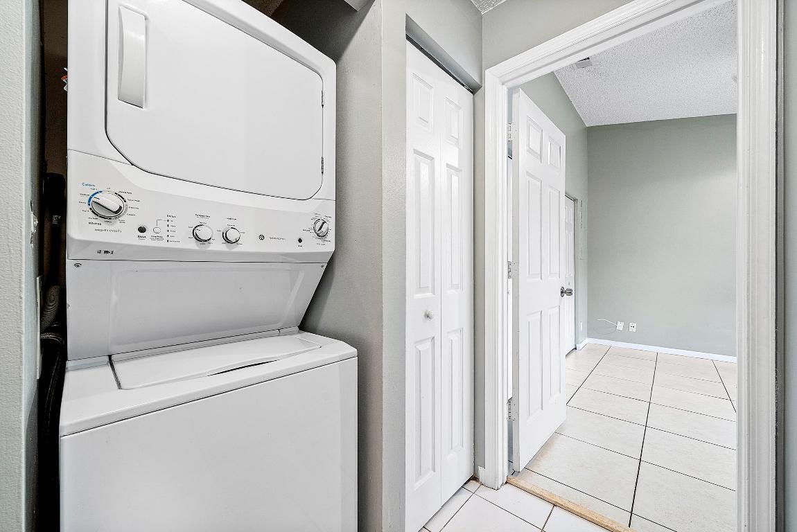 SUGAR POND MANOR OF WELLINGTON - Residential