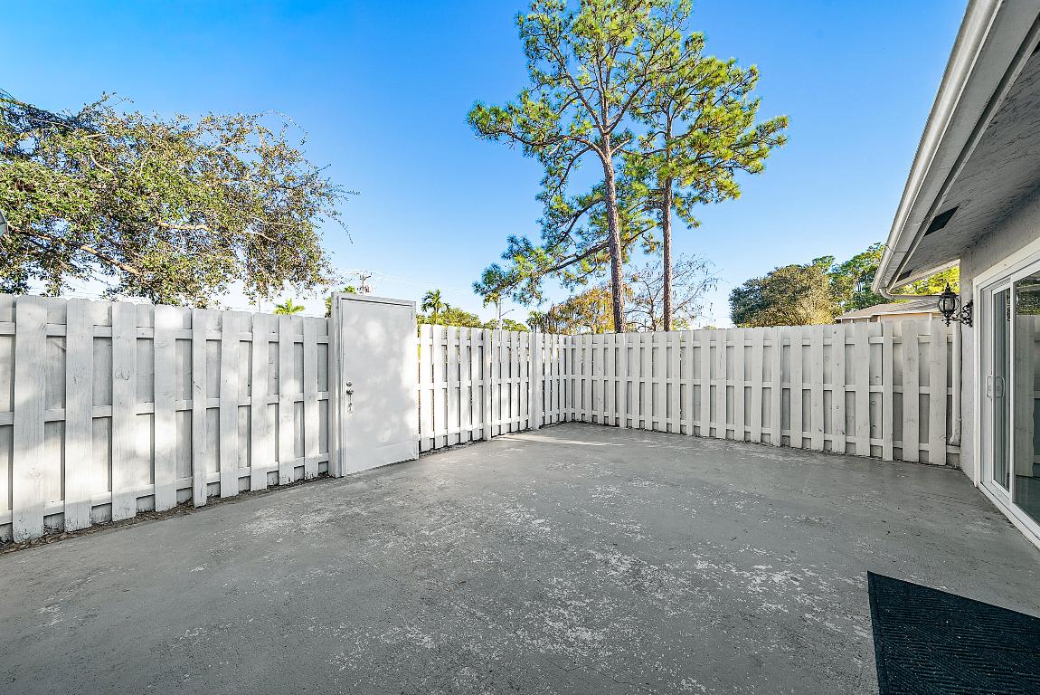 SUGAR POND MANOR OF WELLINGTON - Residential