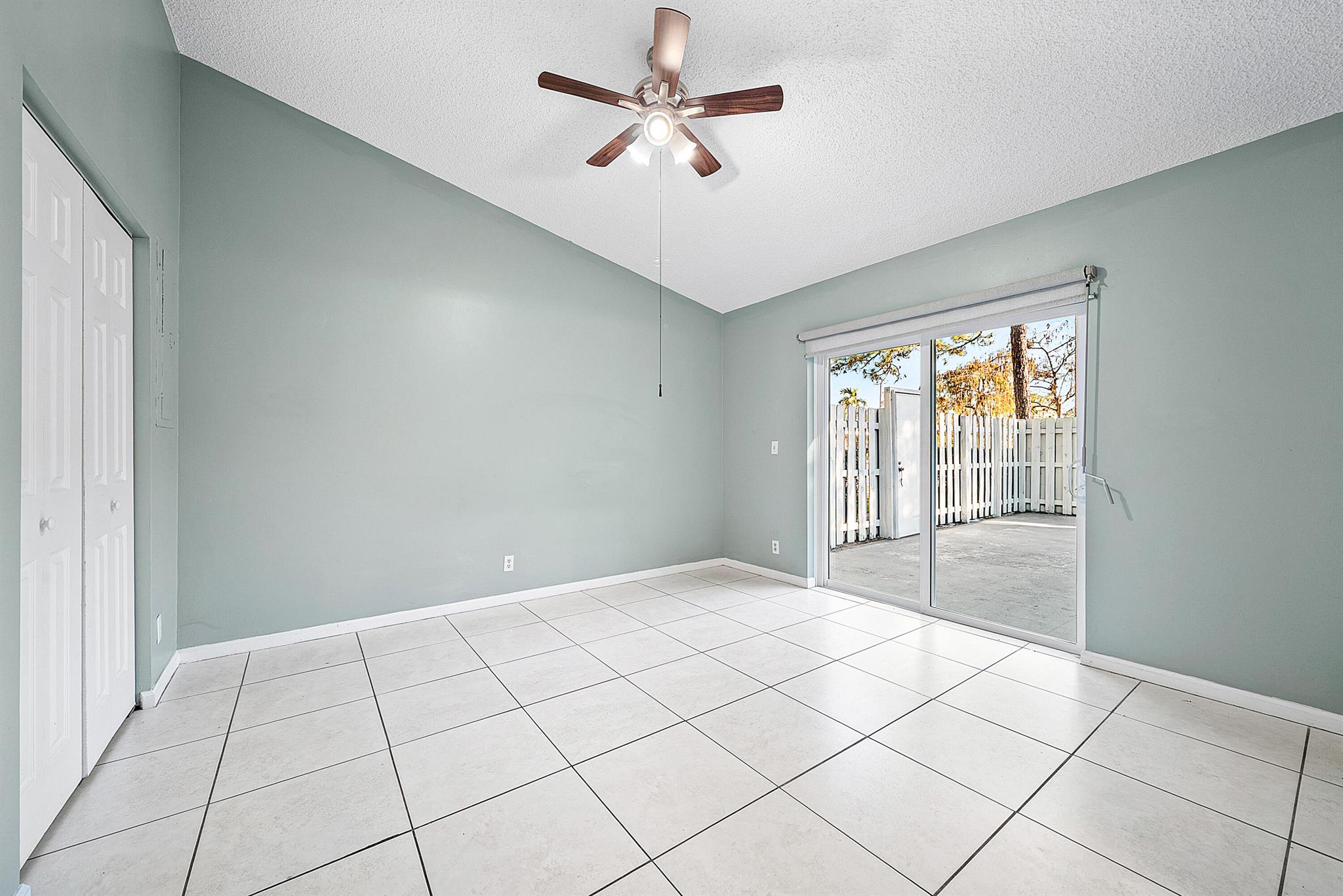 SUGAR POND MANOR OF WELLI - Residential